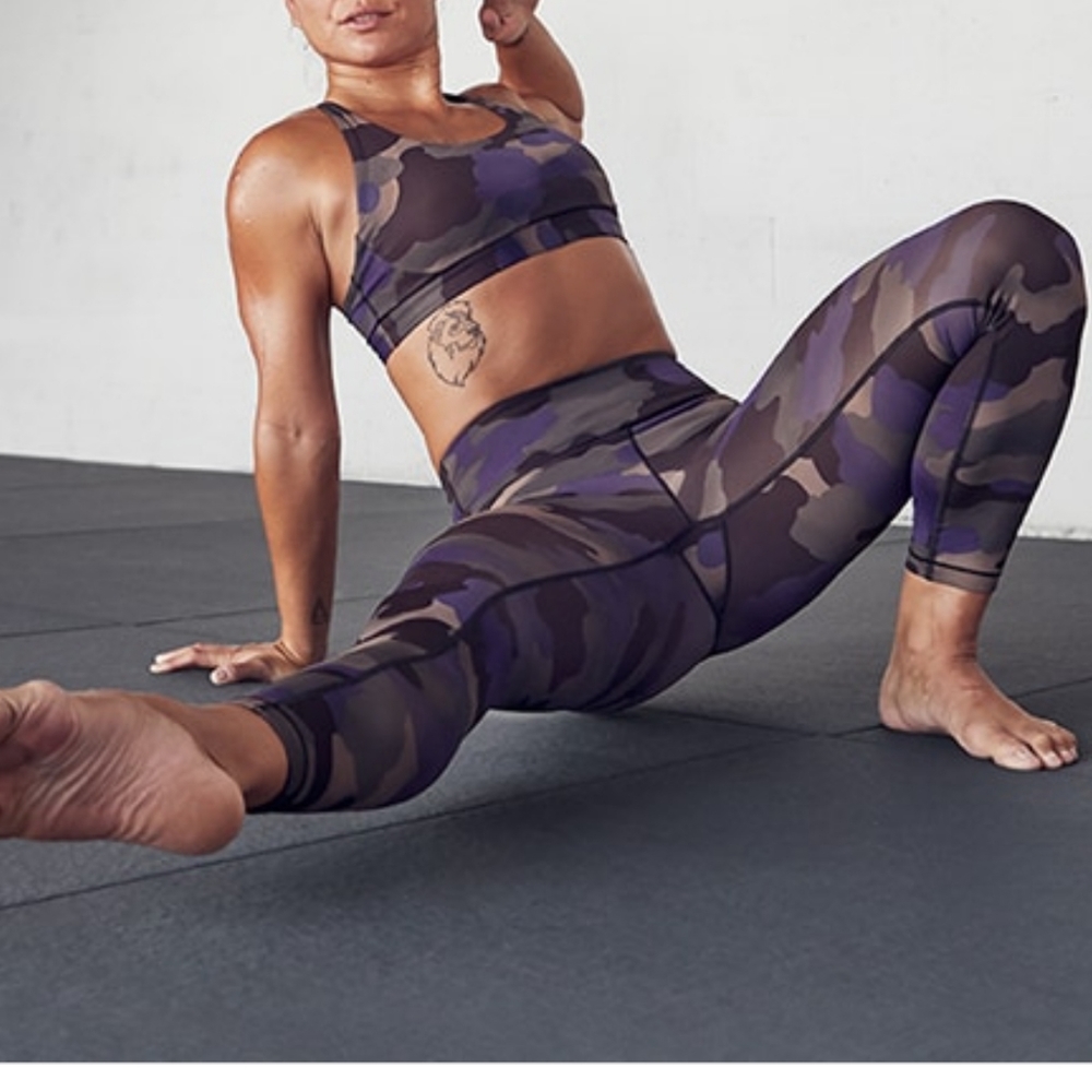 ATHLETA Ultimate Stash Pocket Camo 7/8 size small